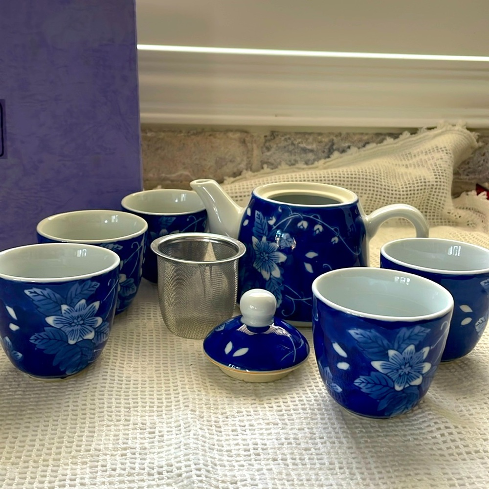 Laugh Japan Blue Flower Tea Set w/ Original Box